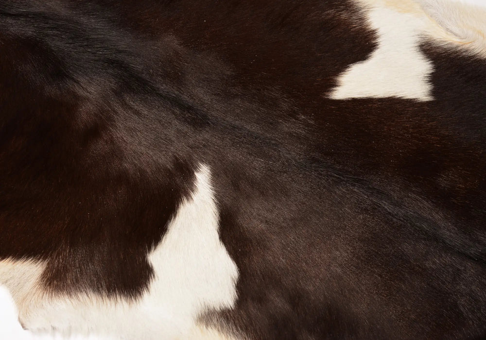 Goatskin rug dark chocolate brown and white #45 detail