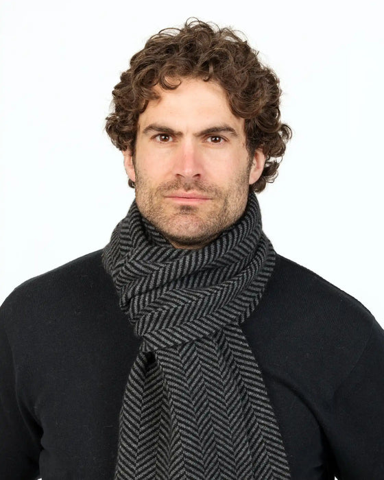 Parquet possum merino wool scarf in black